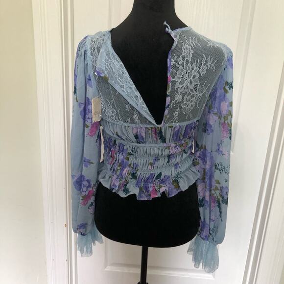 Free People Daphne Blouse in Silver Blue Floral Pattern Blue Size Small NWT - Picture 9 of 10